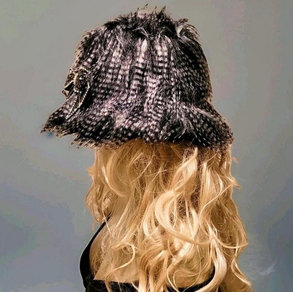 Vintage Black Faux Chinchilla Fur Super Furry Bucket Hat w/ Vtg. Crystal Brooch - Picture 6 of 16